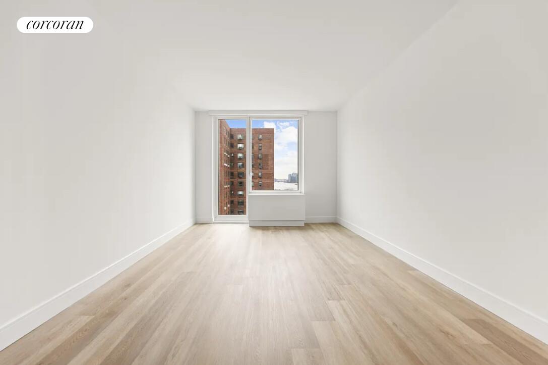 #4 photo, 644 E 14TH Street, מנהטן East Village , NY 10009