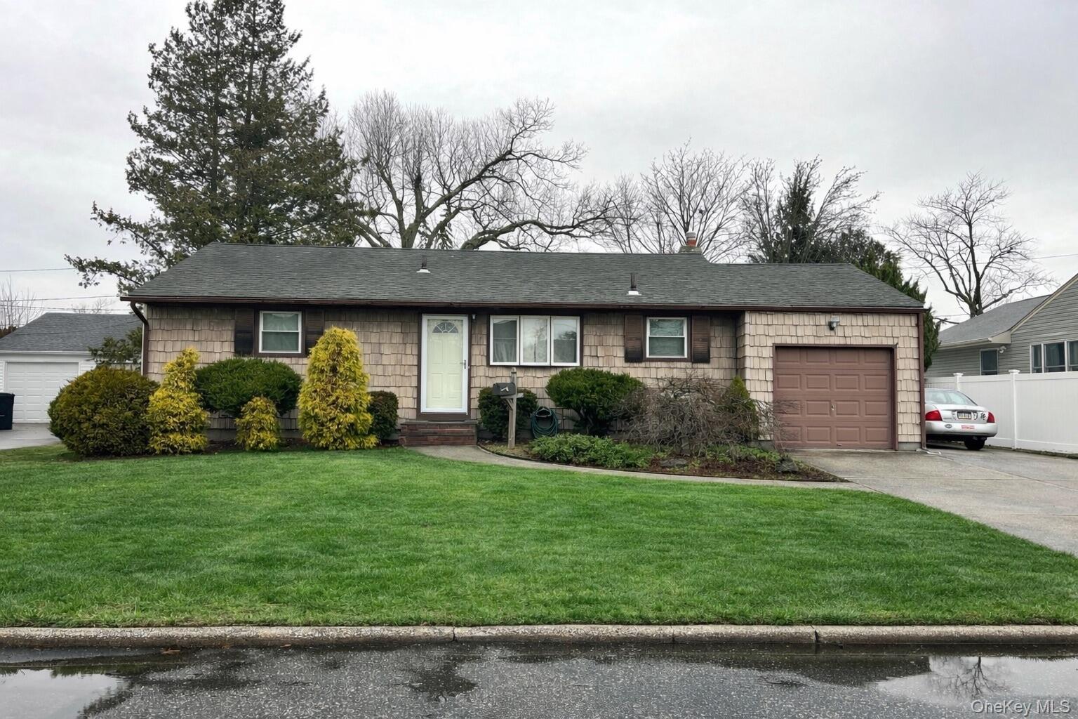 #1 photo, 17 Windsor Street, Саффолк ‖ Islip , NY 11751