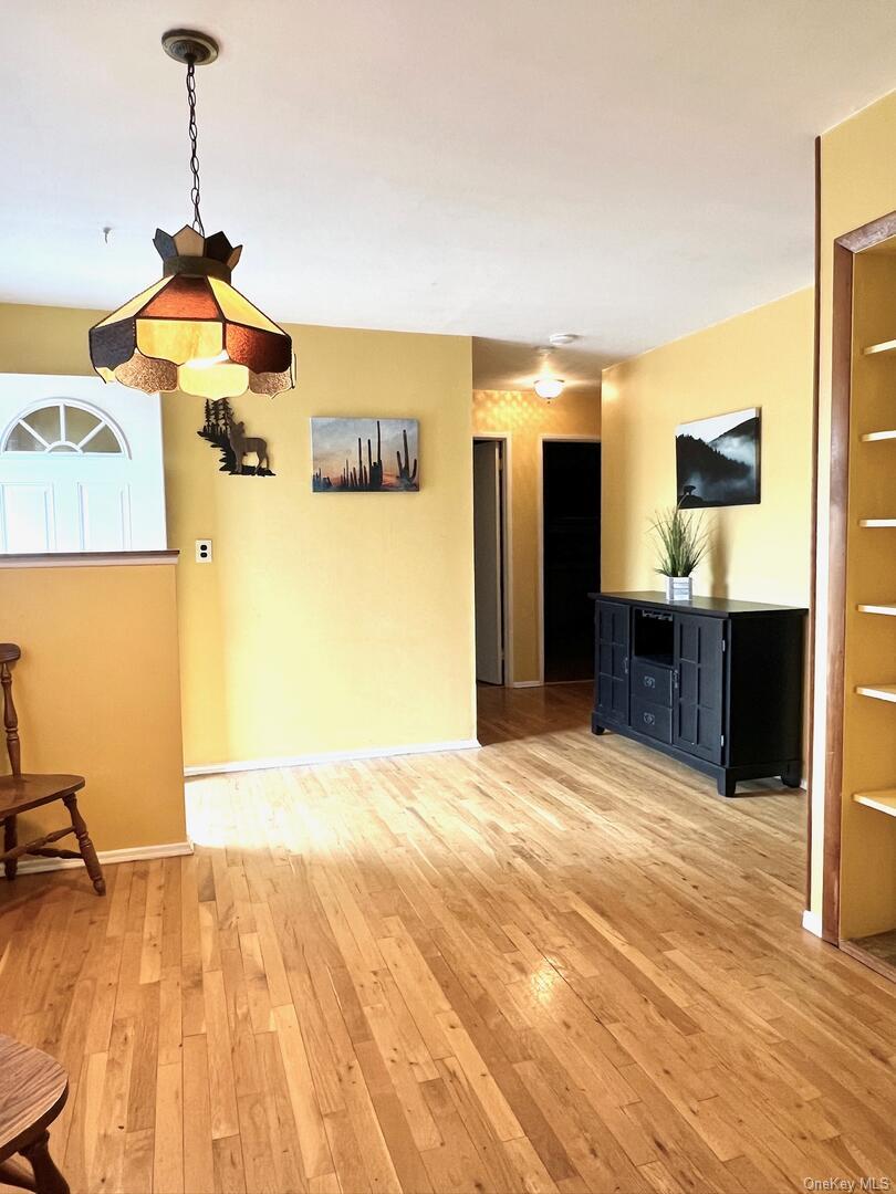 #3 photo, 17 Windsor Street, Саффолк ‖ Islip , NY 11751