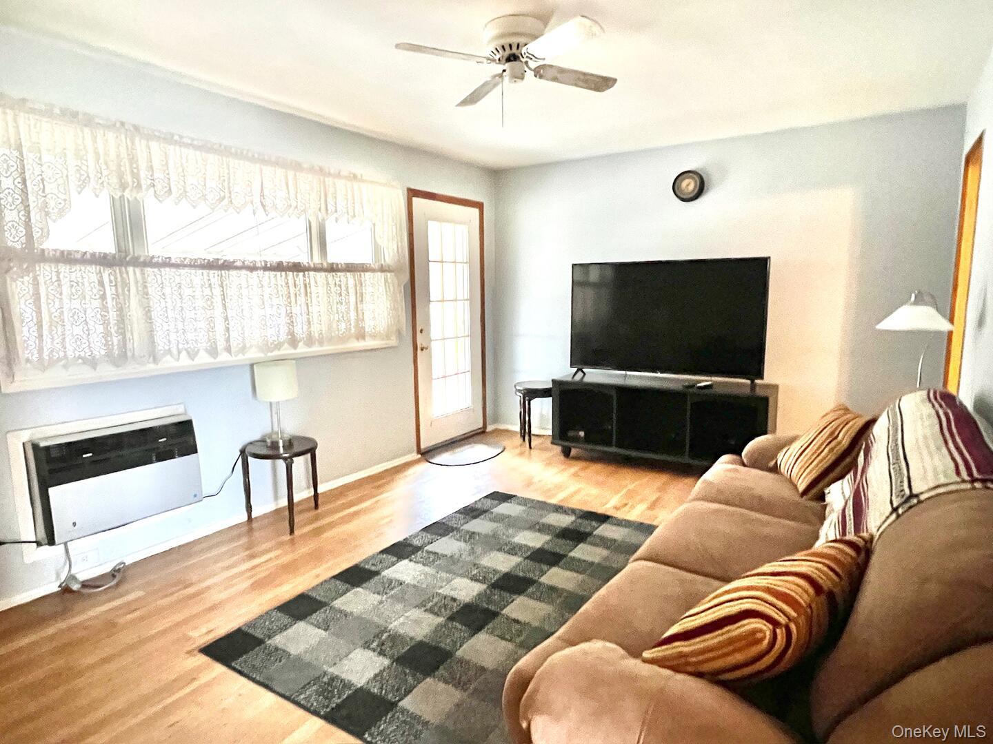 #5 photo, 17 Windsor Street, Саффолк ‖ Islip , NY 11751