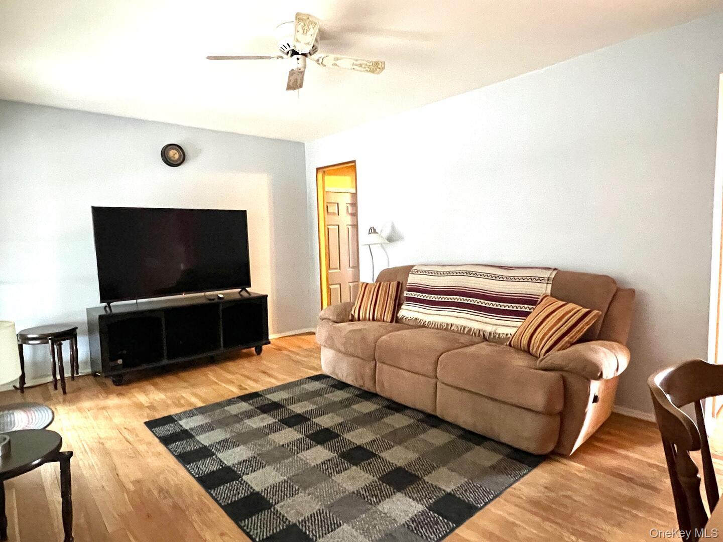 #6 photo, 17 Windsor Street, Саффолк ‖ Islip , NY 11751