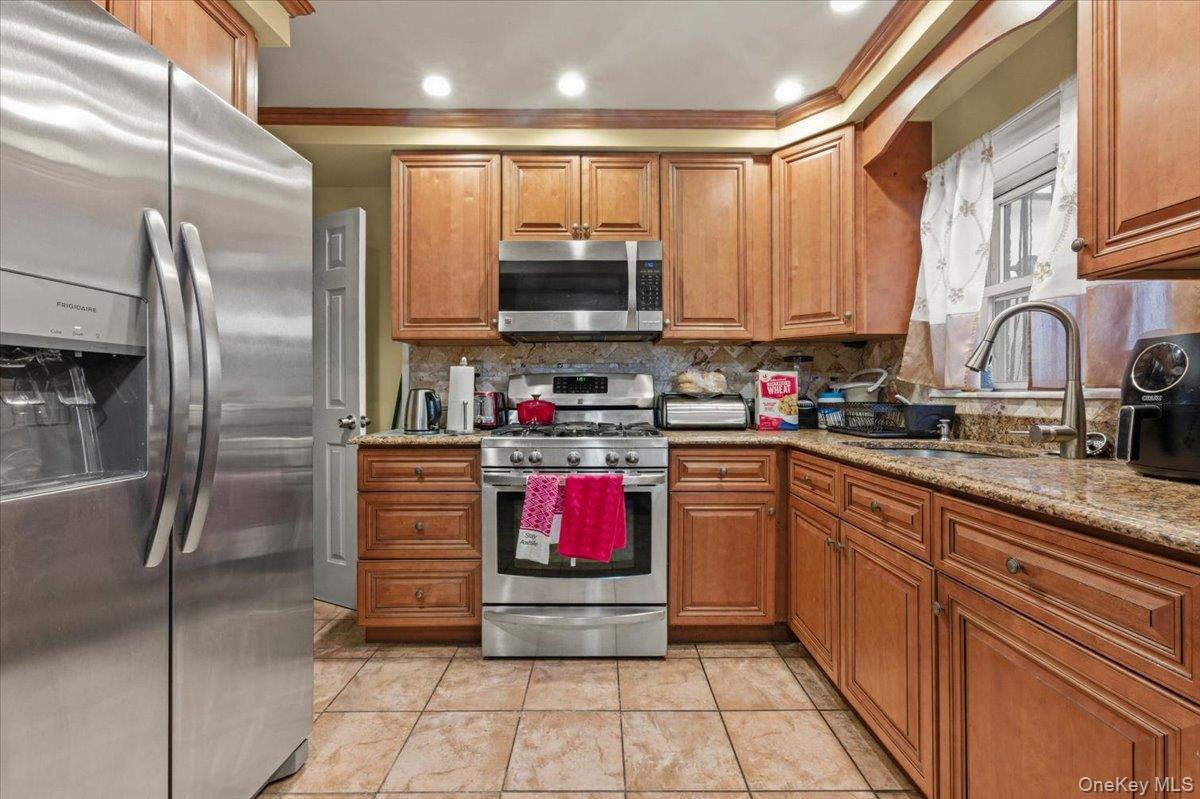 #8 photo, 1260 Adee Avenue, Bronx , NY 10469