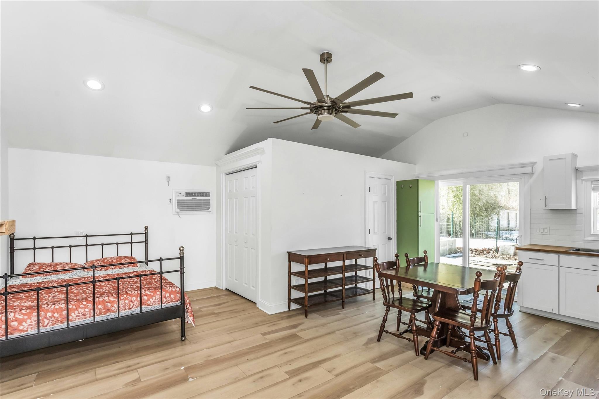 #17 photo, 89 Pinelawn Avenue, מחוז סאפוק Shirley , NY 11967