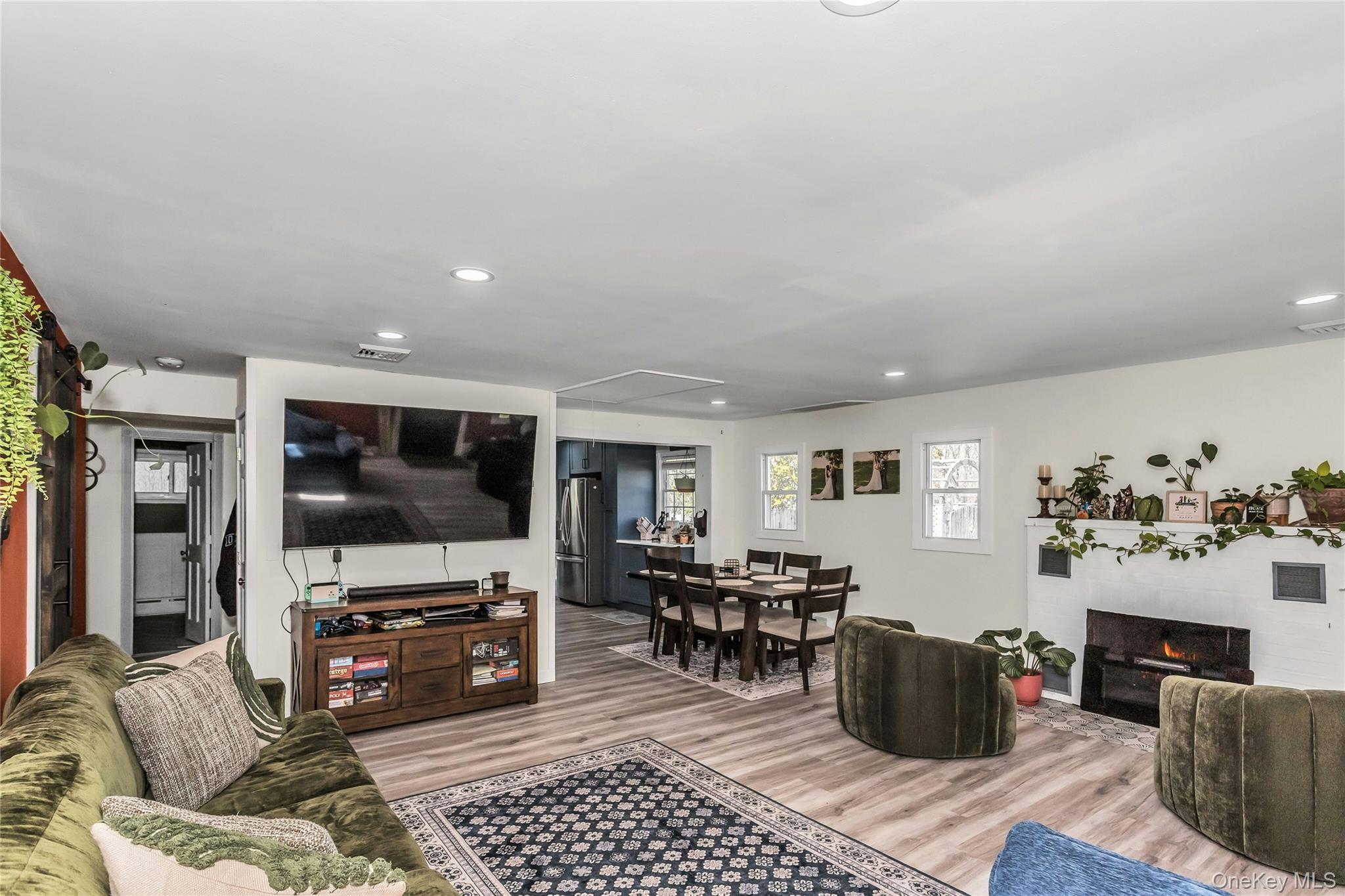 #3 photo, 89 Pinelawn Avenue, מחוז סאפוק Shirley , NY 11967