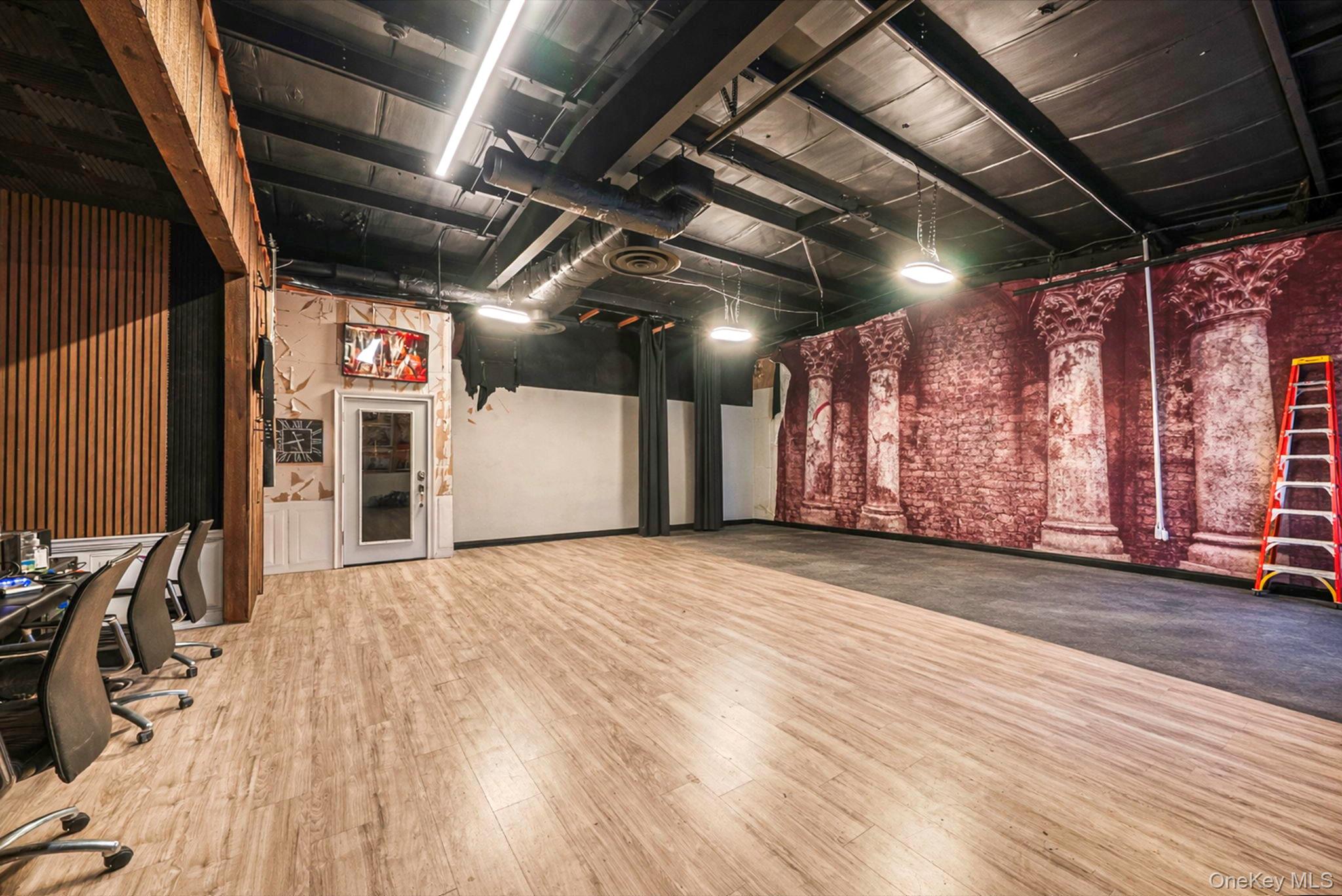 #11 photo, 1595 Route 112, 东长岛 Port Jefferson , NY 11776