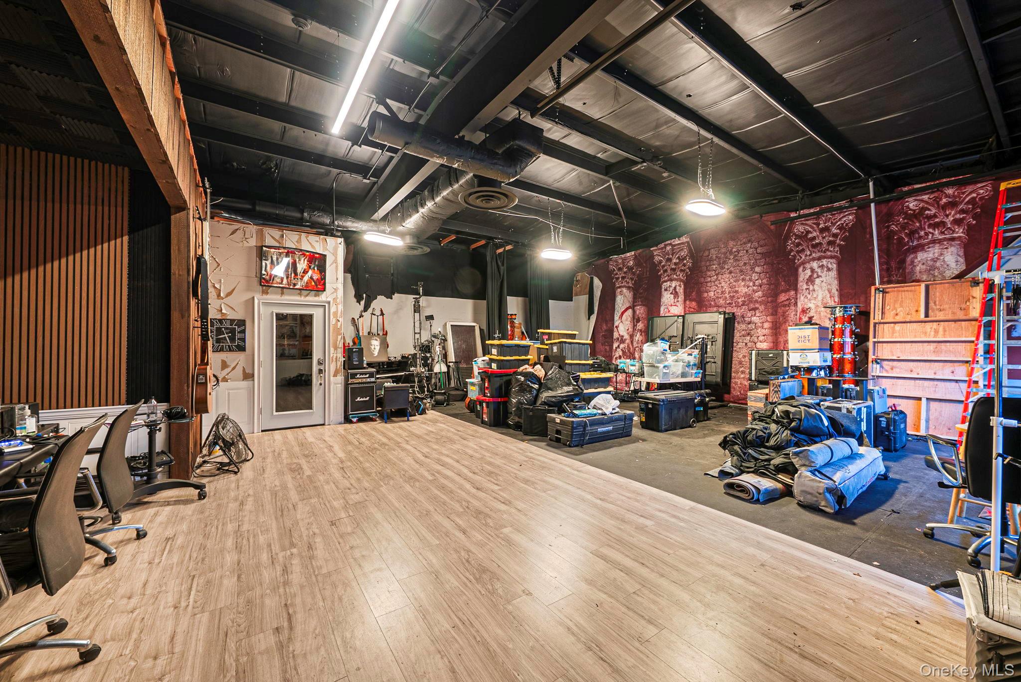 #12 photo, 1595 Route 112, 东长岛 Port Jefferson , NY 11776