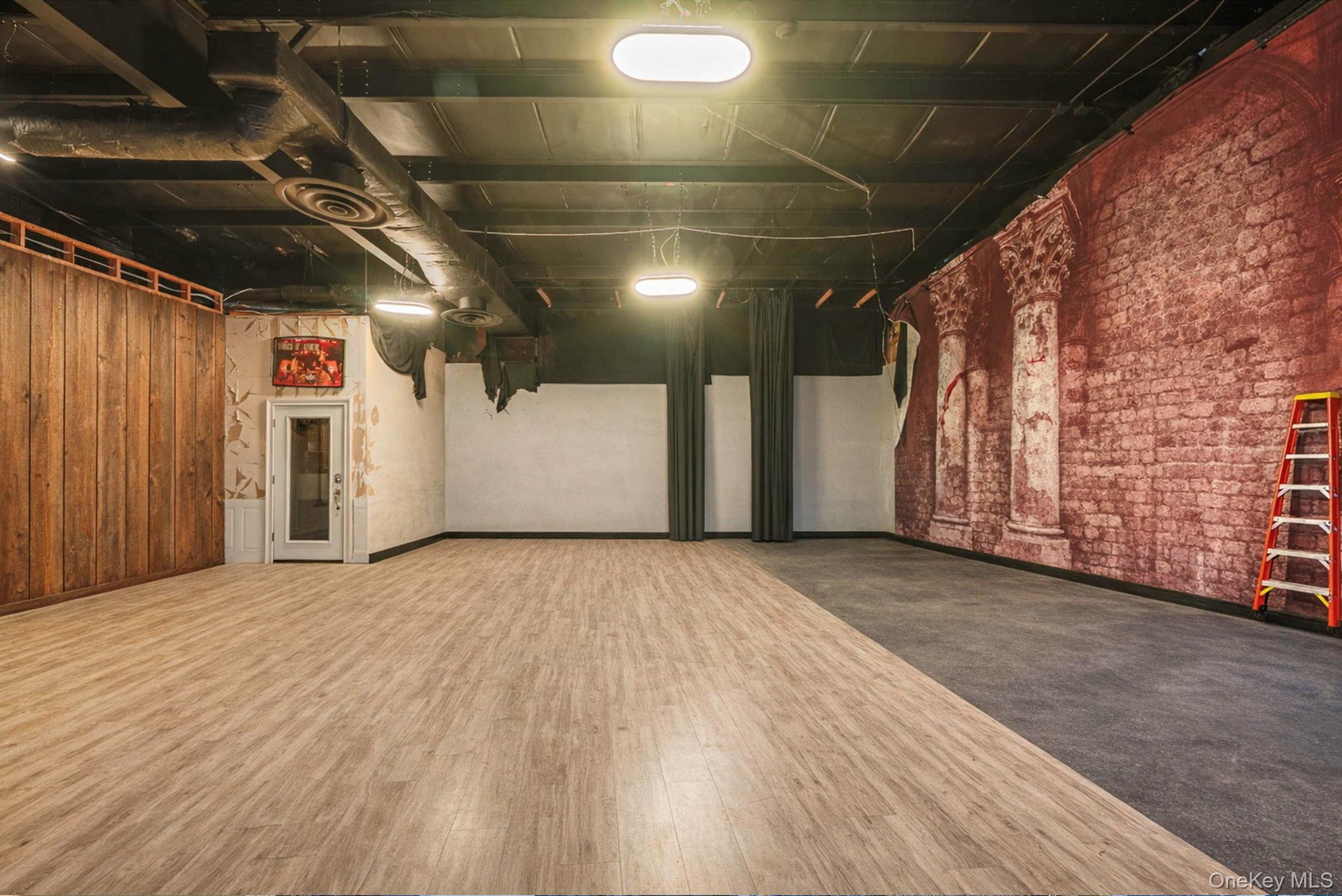 #15 photo, 1595 Route 112, 东长岛 Port Jefferson , NY 11776