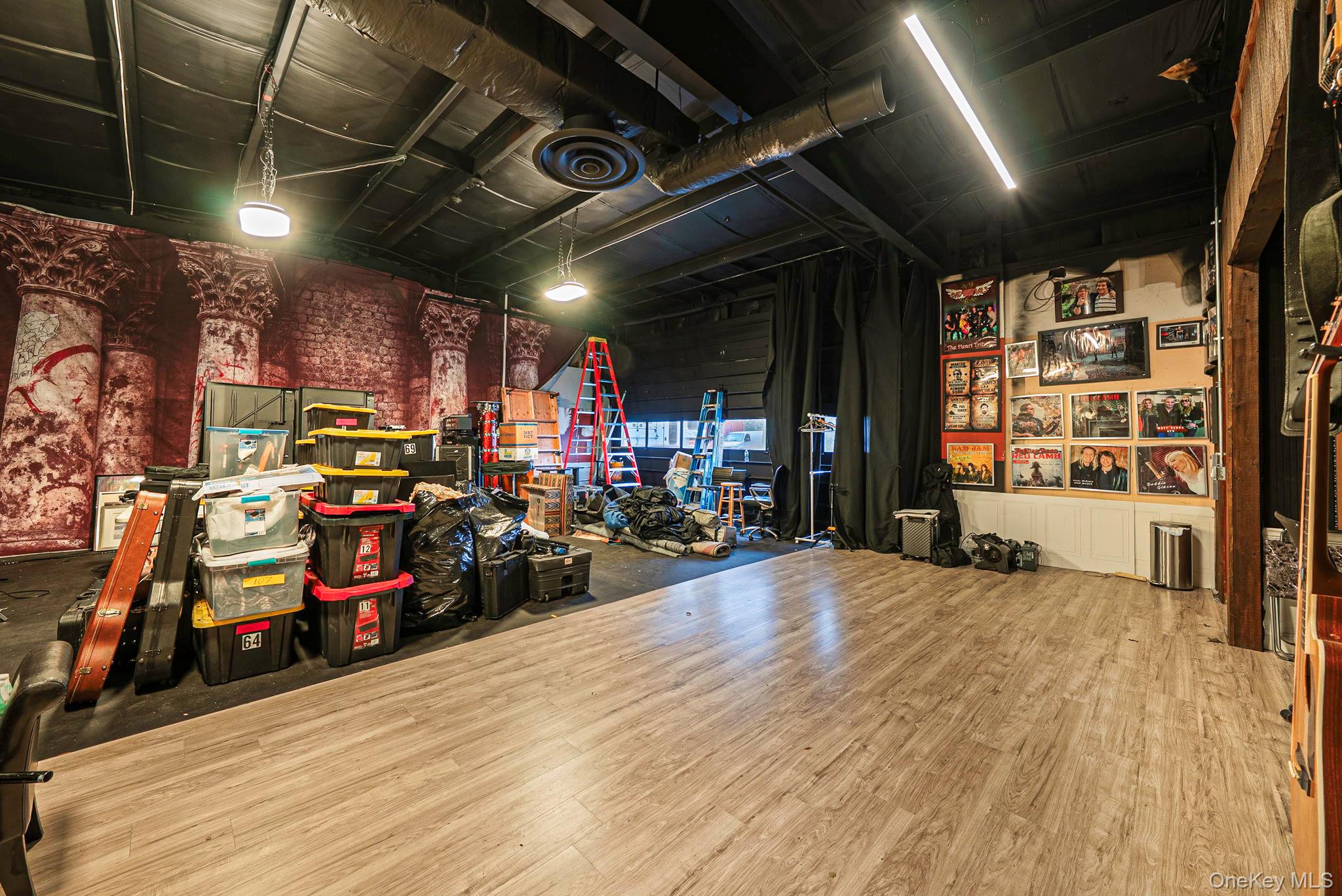 #16 photo, 1595 Route 112, 东长岛 Port Jefferson , NY 11776