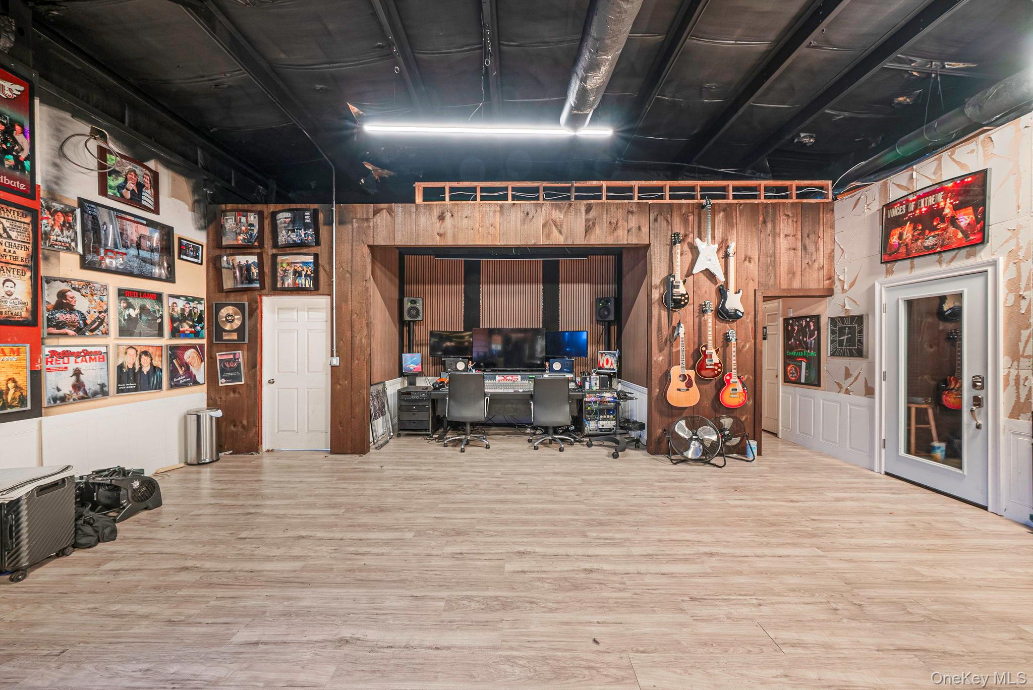 #17 photo, 1595 Route 112, 东长岛 Port Jefferson , NY 11776