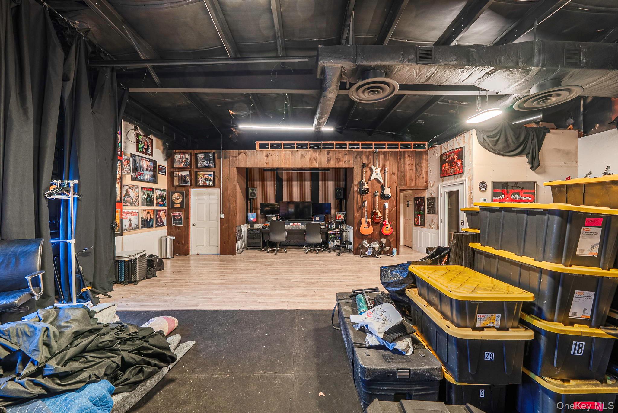 #20 photo, 1595 Route 112, 东长岛 Port Jefferson , NY 11776