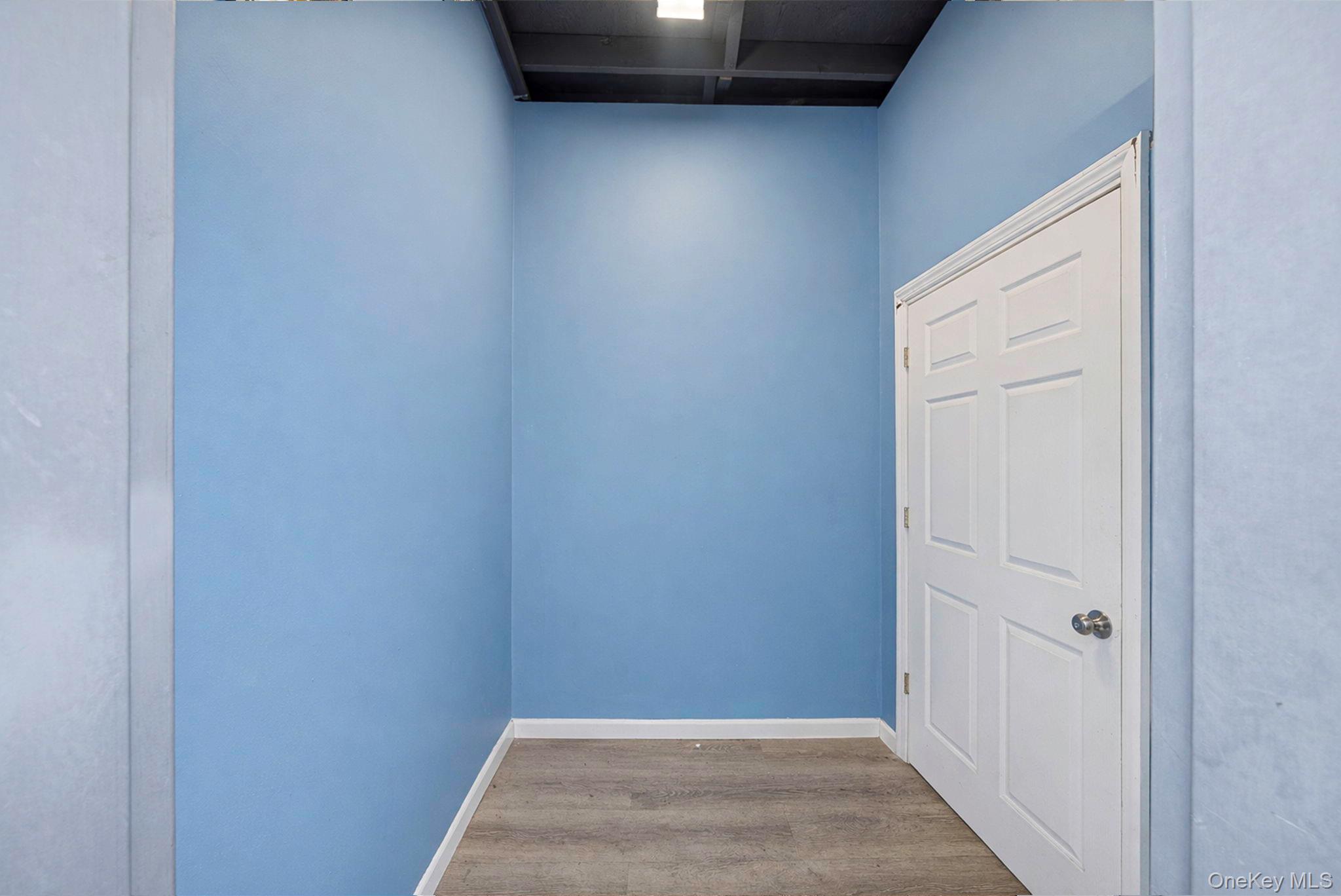 #7 photo, 1595 Route 112, 东长岛 Port Jefferson , NY 11776