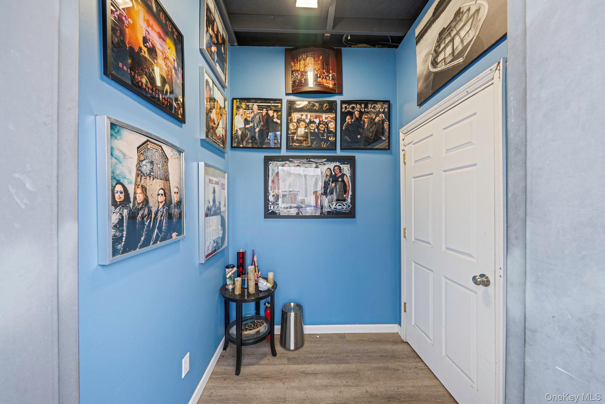 #9 photo, 1595 Route 112, 东长岛 Port Jefferson , NY 11776