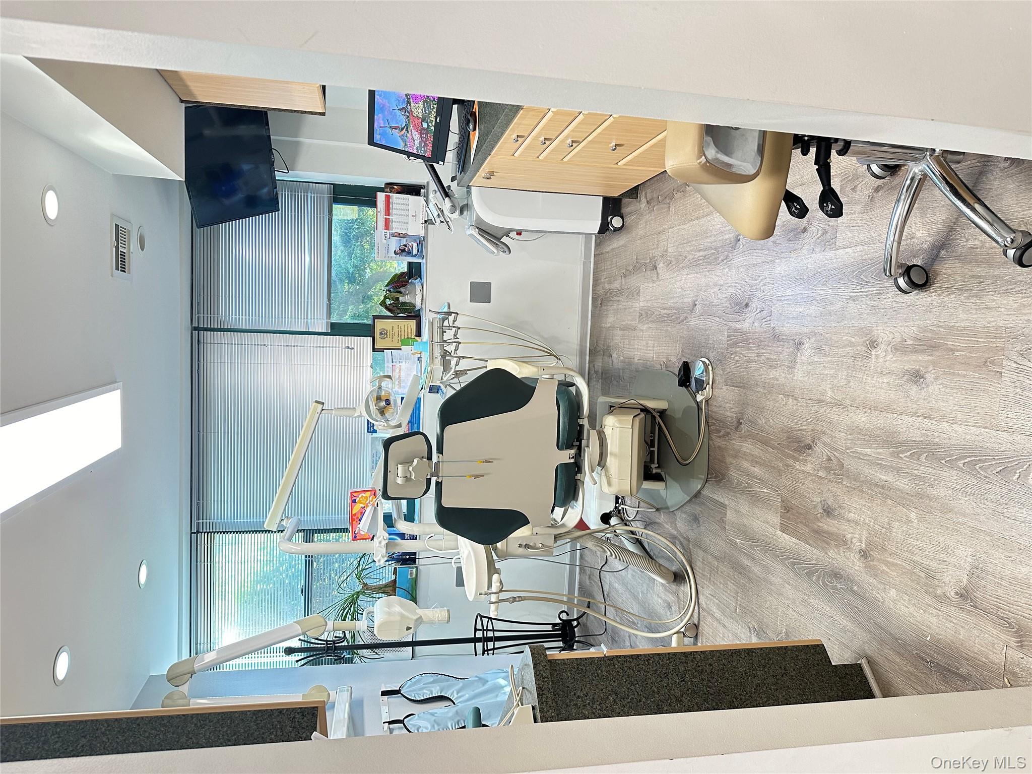 #11 photo, 210 Atlantic Avenue, מחוז נסאו Lynbrook , NY 11563