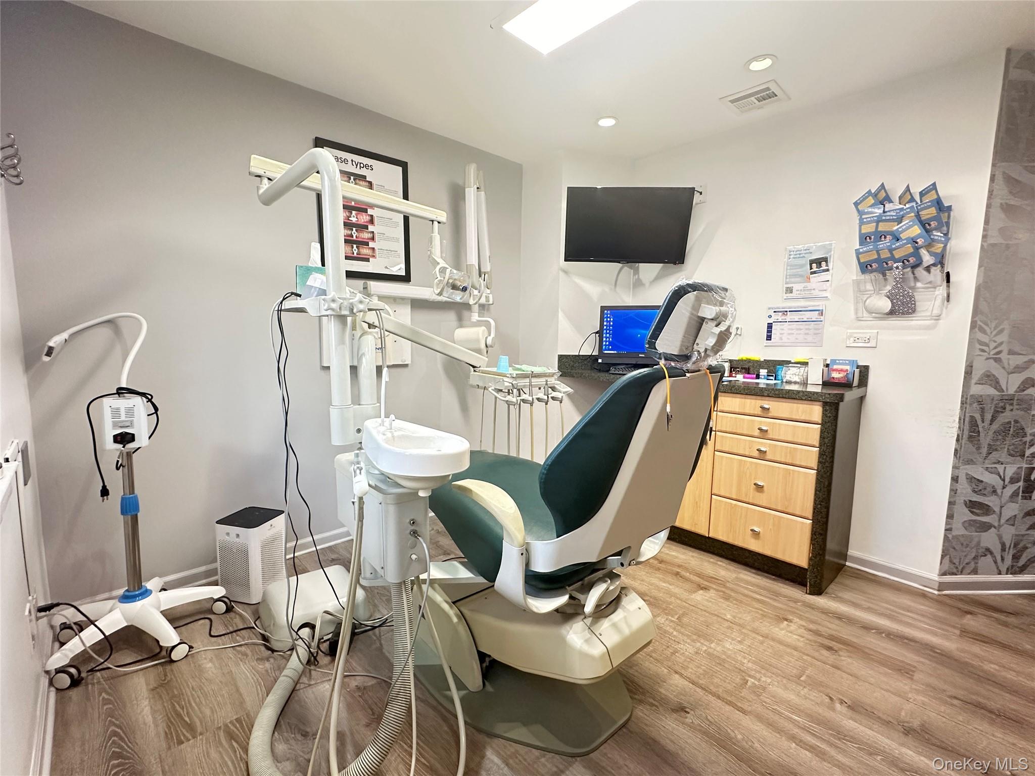 #2 photo, 210 Atlantic Avenue, מחוז נסאו Lynbrook , NY 11563