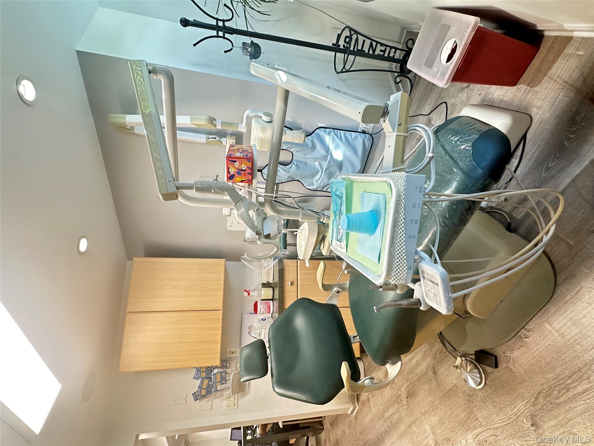 #4 photo, 210 Atlantic Avenue, מחוז נסאו Lynbrook , NY 11563