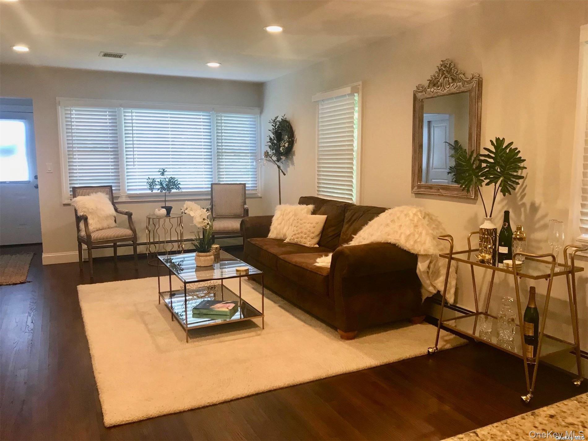 #4 photo, 9 North Street, Glen Head , NY 11545