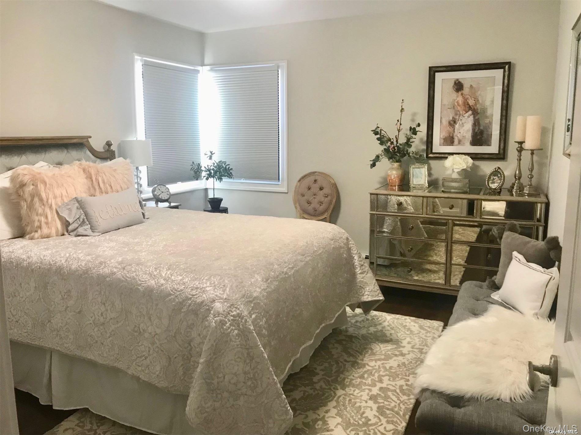 #7 photo, 9 North Street, Glen Head , NY 11545