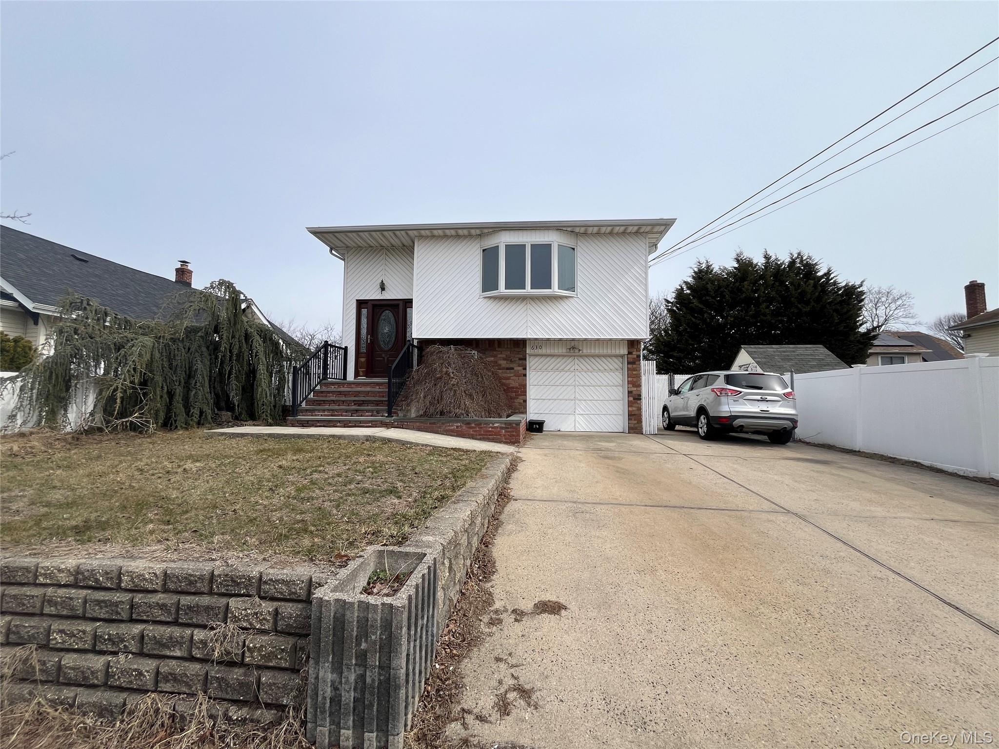 #1 photo, 630 S Wellwood Avenue, Lindenhurst , NY 11757