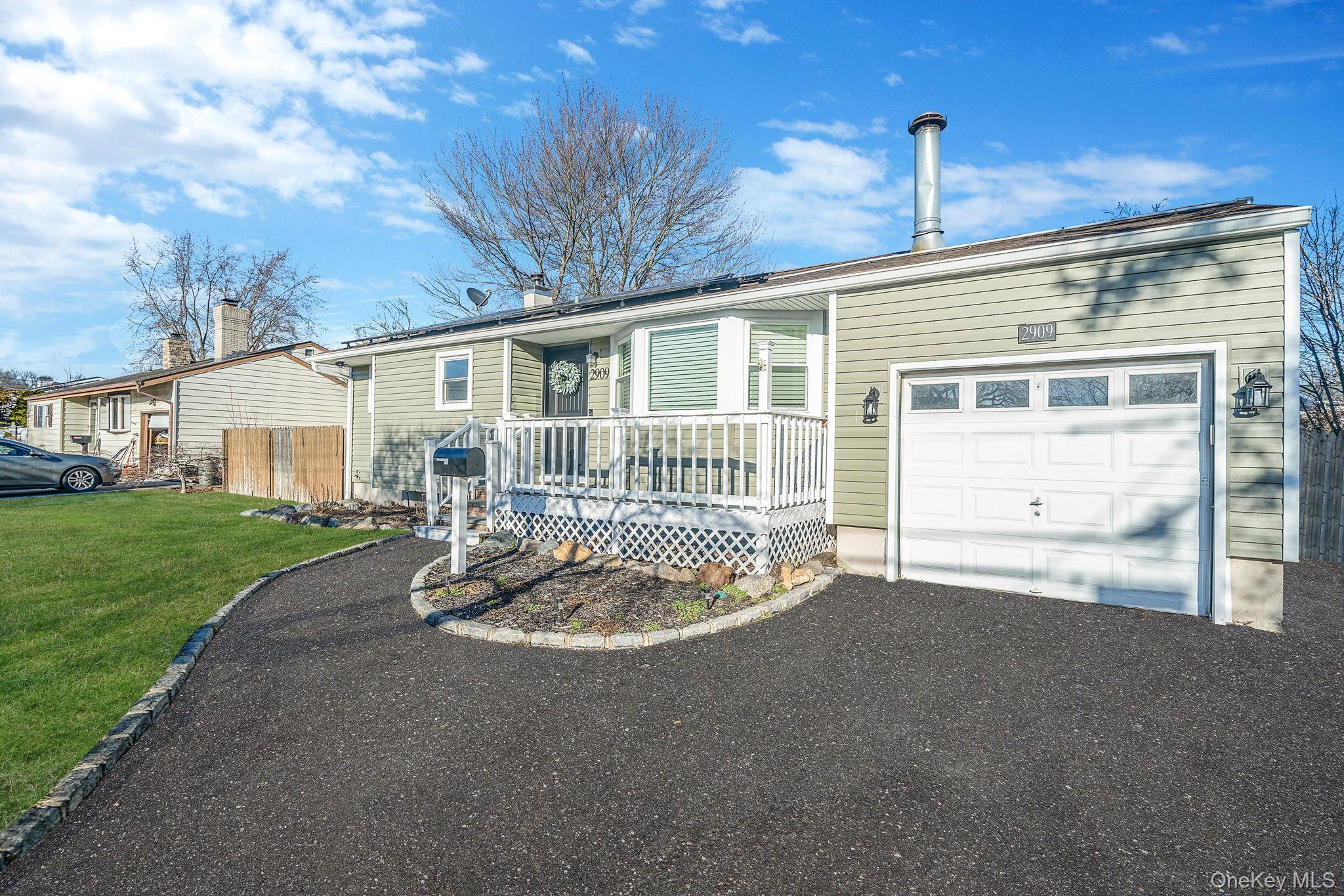 #3 photo, 2909 New London Avenue, 東長島 Medford , NY 11763