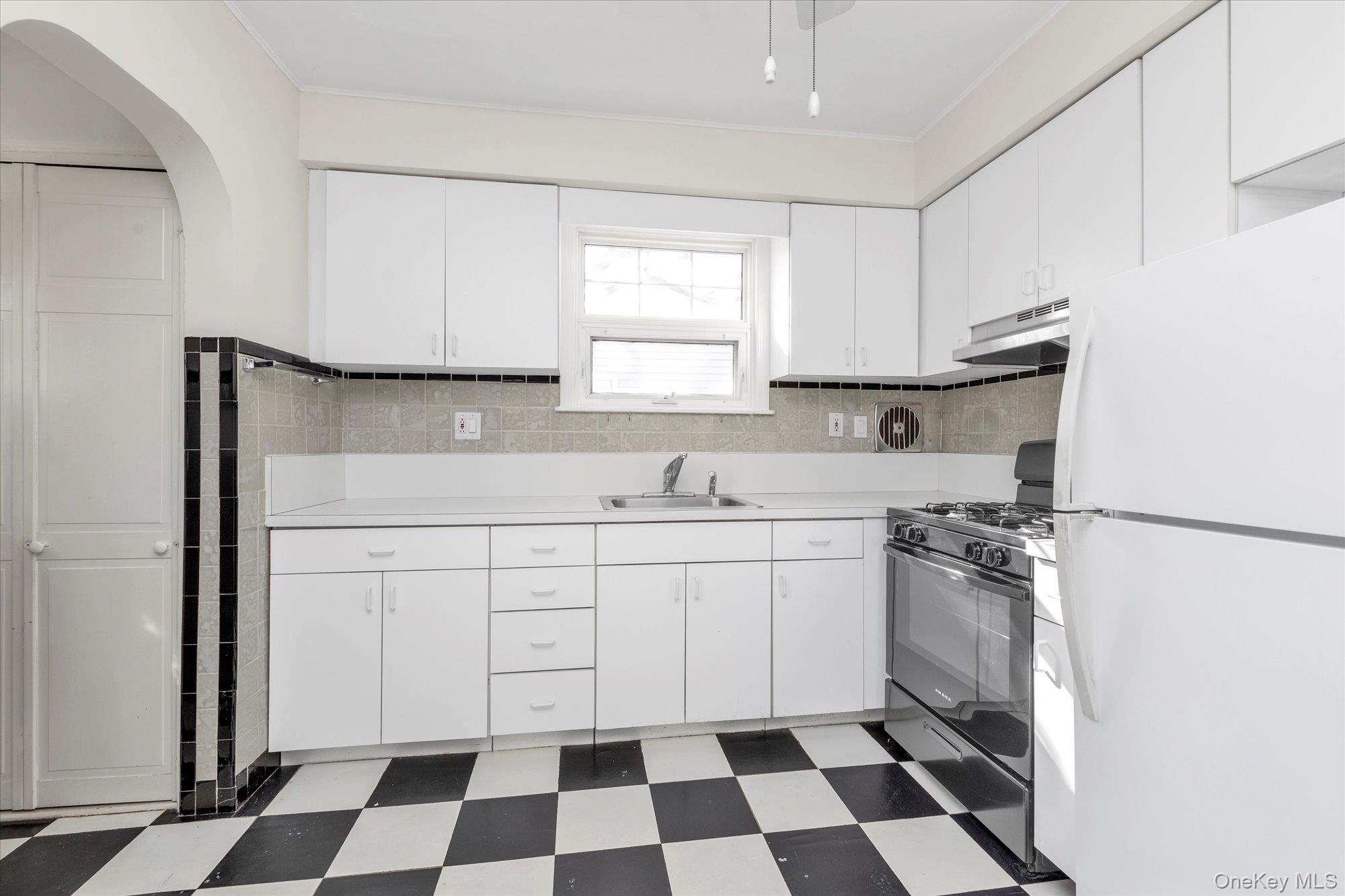 #6 photo, 14 Endview Avenue, ناسو Lynbrook , NY 11563