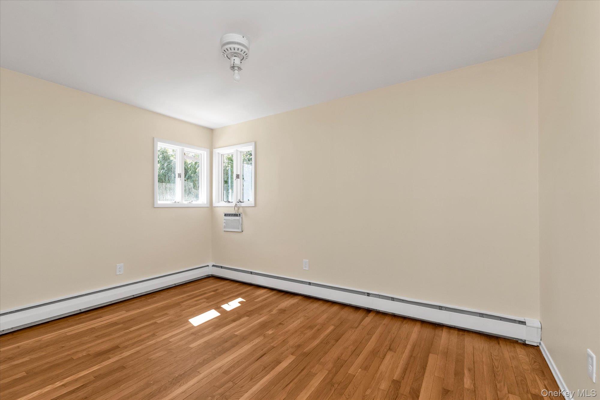 #13 photo, 2310 Willow Street, 長島 Wantagh , NY 11793