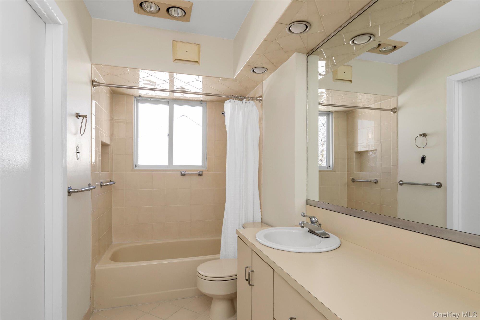 #15 photo, 2310 Willow Street, 長島 Wantagh , NY 11793