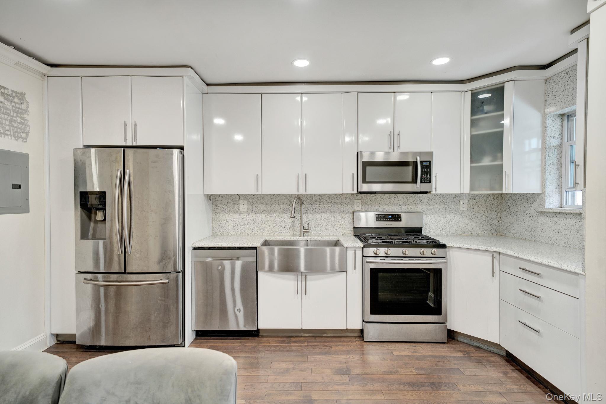 #6 photo, 144-27 72nd Avenue, كوينز Flushing , NY 11367