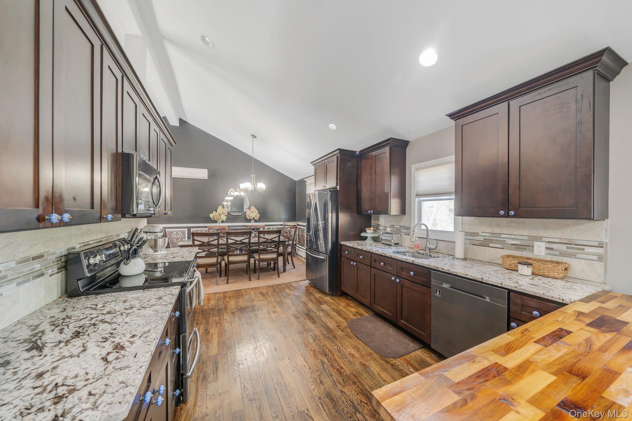 #11 photo, 17 Rolling Hills Drive, Ridge , NY 11961