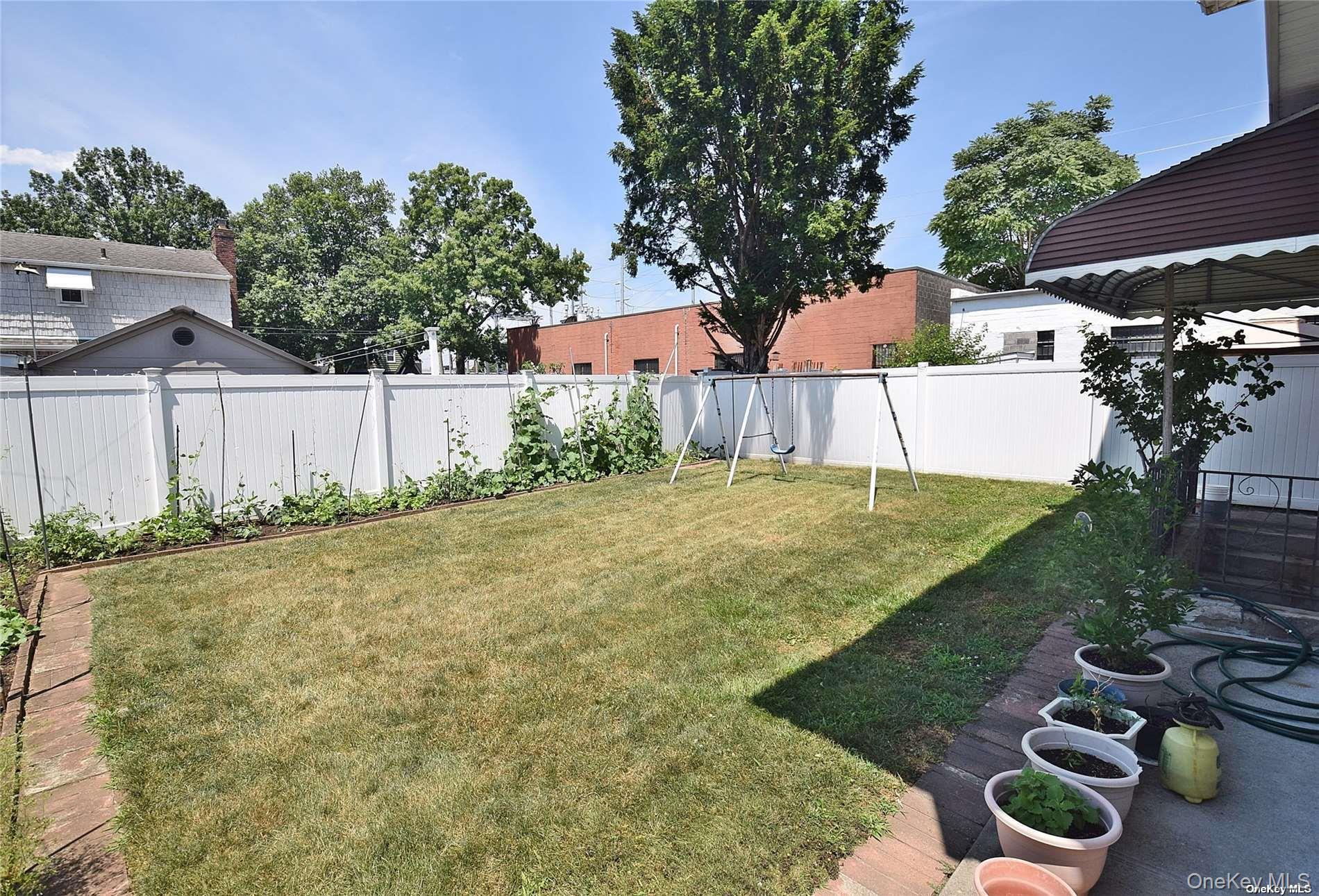 #19 photo, 305 S 10th Street, 長島 New Hyde Park , NY 11040