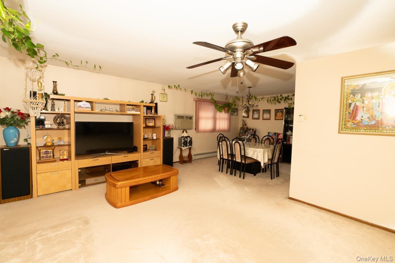 #3 photo, 305 S 10th Street, 長島 New Hyde Park , NY 11040