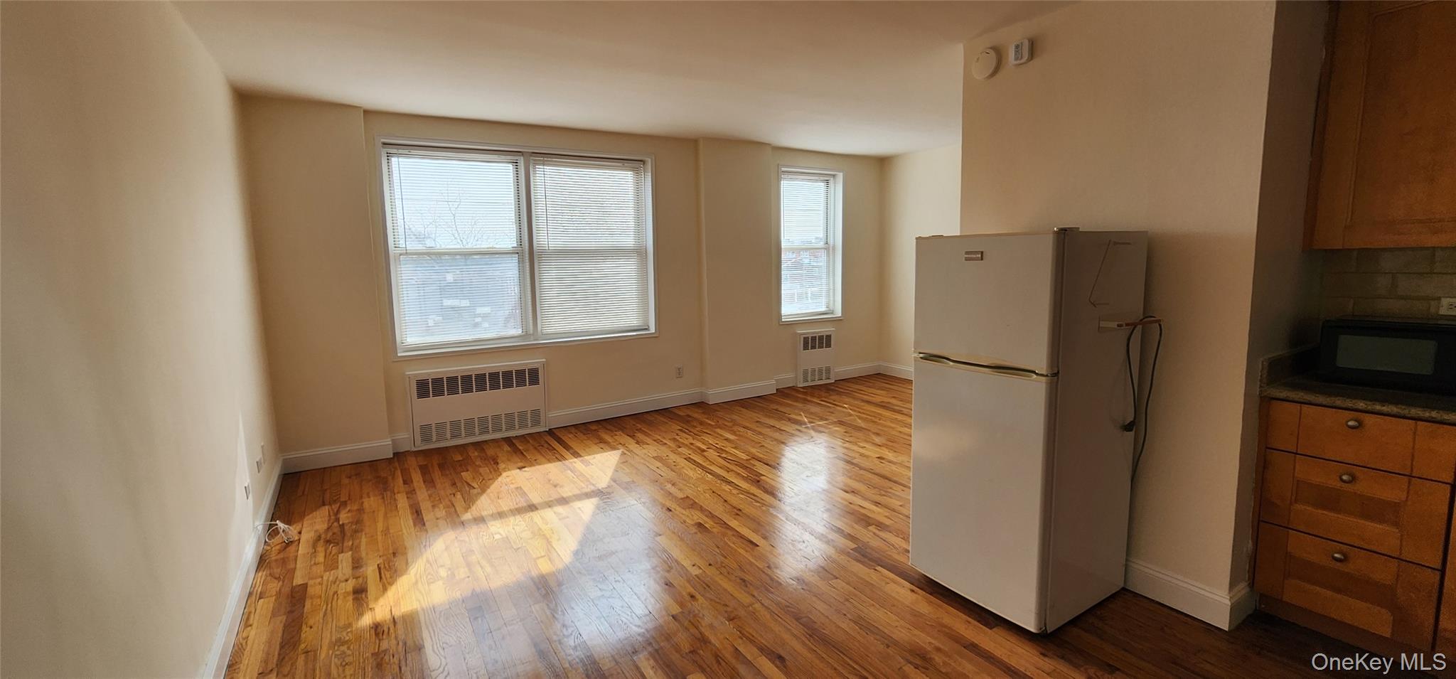 #4 photo, 222-89 Braddock Ave, कुईंस Bellerose , NY 11428