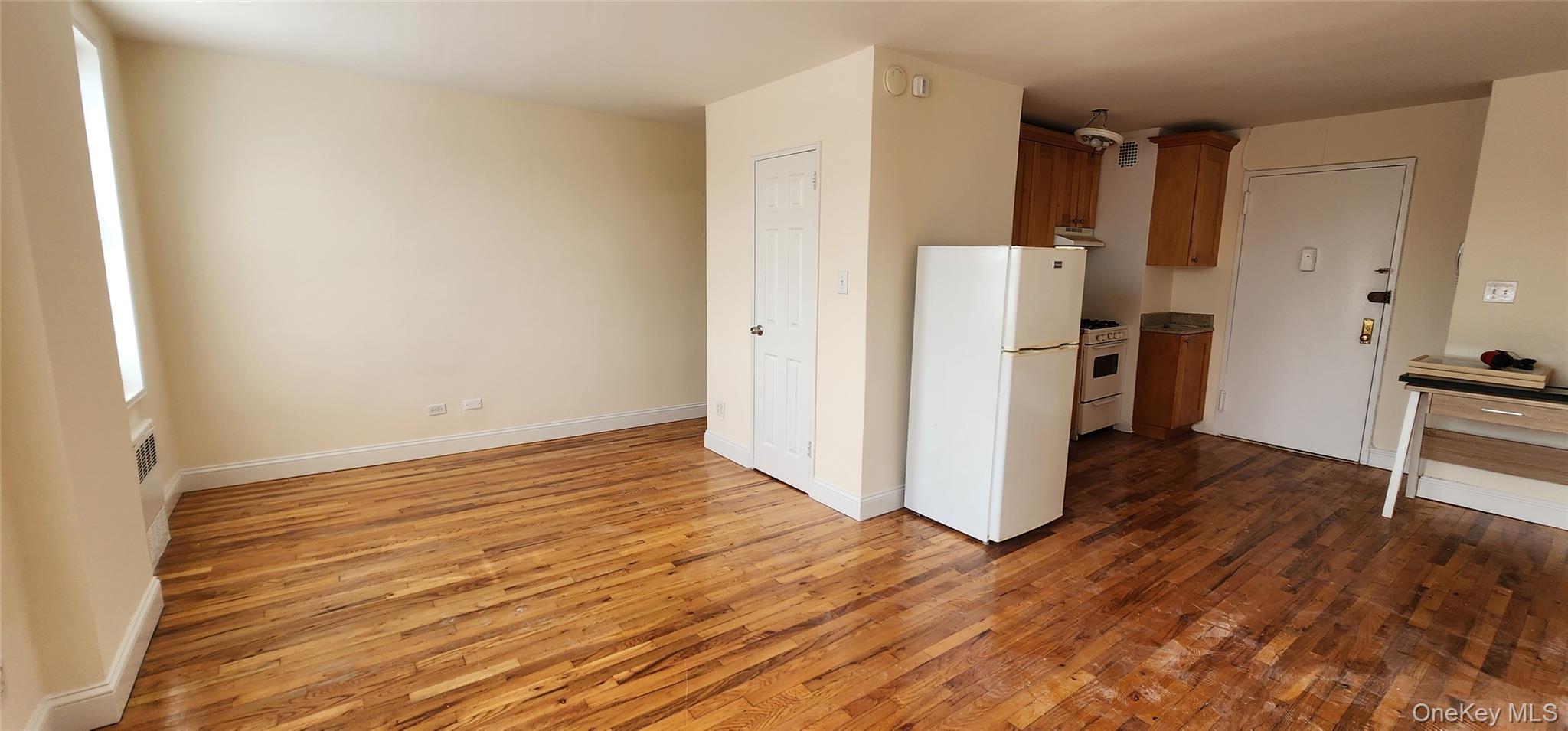 #7 photo, 222-89 Braddock Ave, कुईंस Bellerose , NY 11428