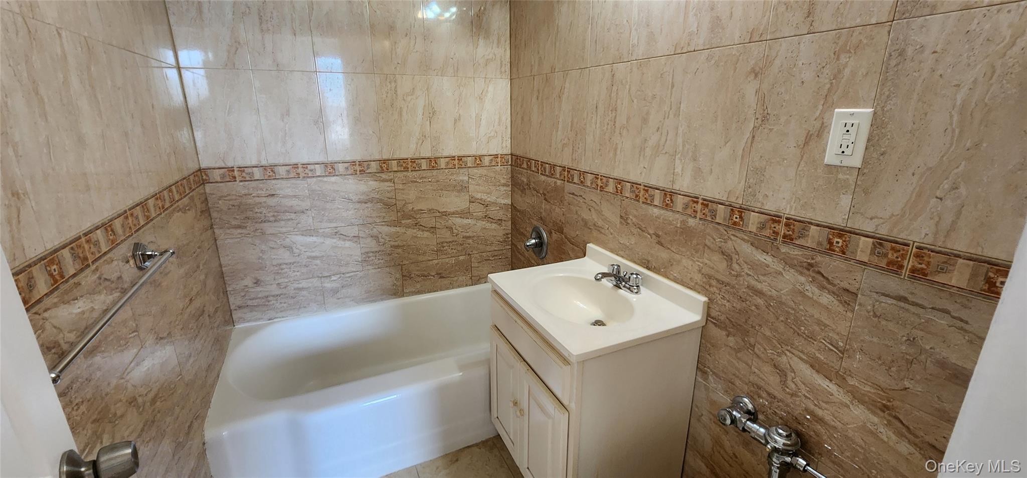 #8 photo, 222-89 Braddock Ave, कुईंस Bellerose , NY 11428