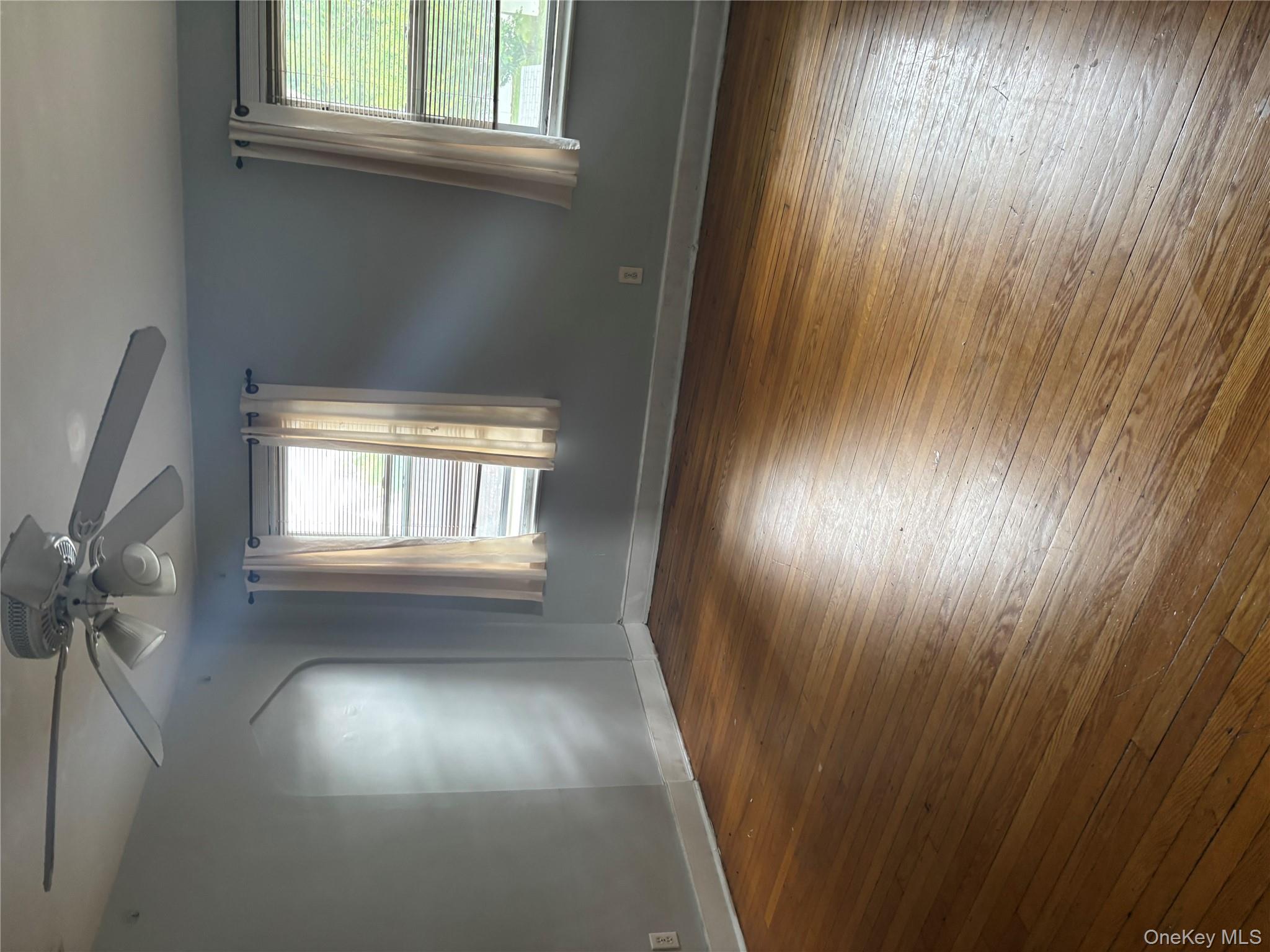 #3 photo, 457 Montauk Highway, सफ़ोक काउंटी West Islip , NY 11795