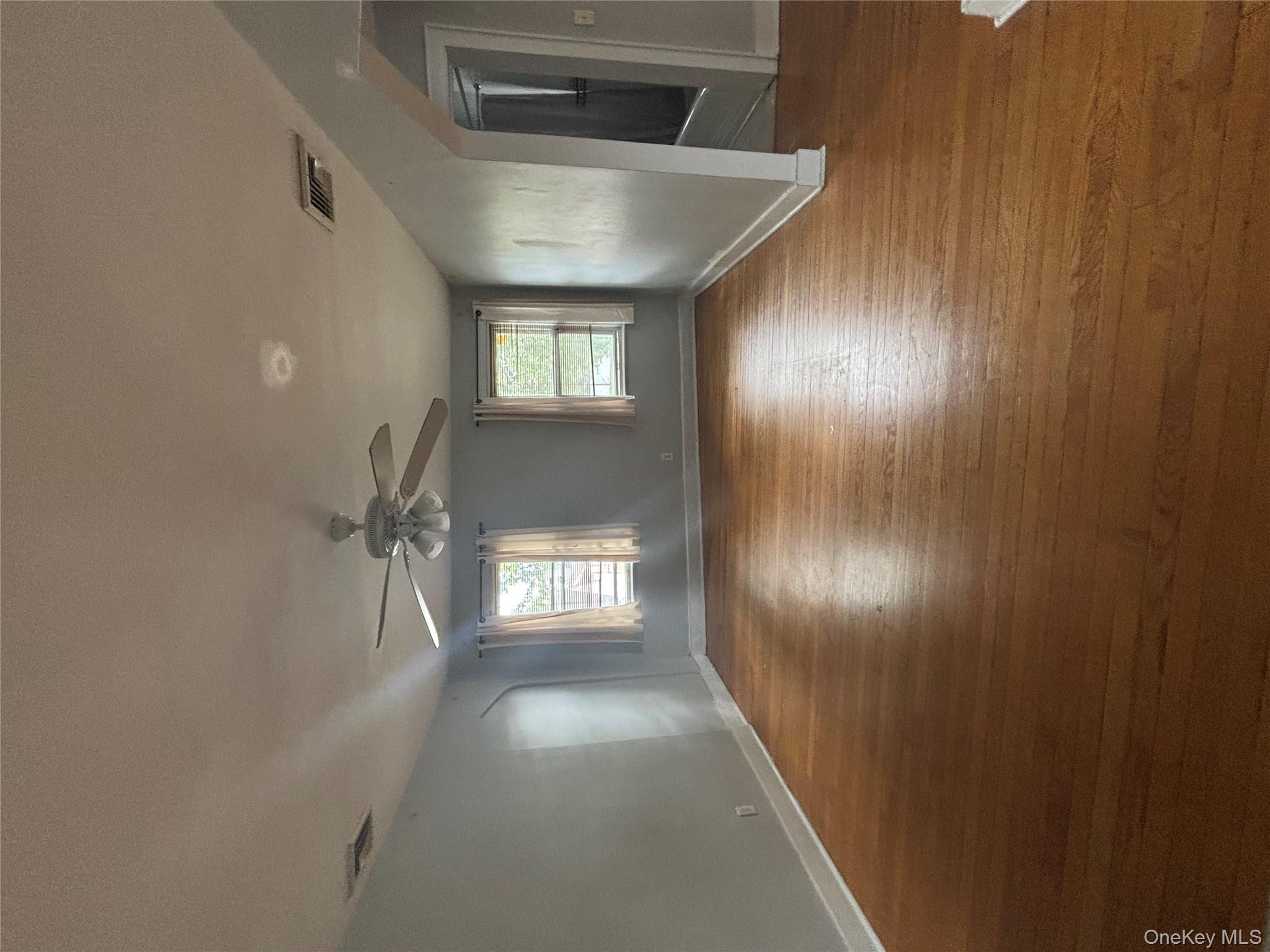 #6 photo, 457 Montauk Highway, सफ़ोक काउंटी West Islip , NY 11795