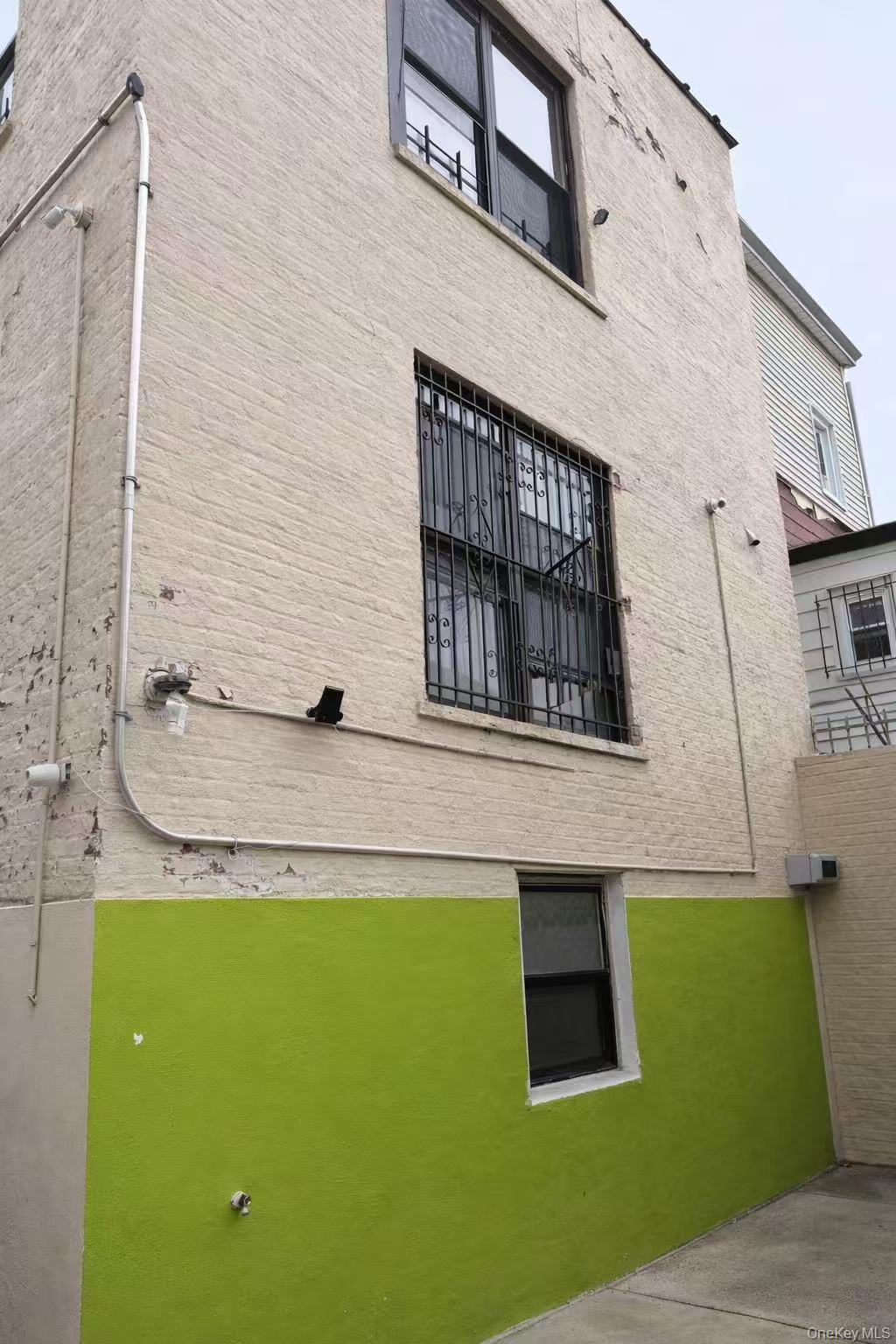 #7 photo, 34-46 107th Street, Corona , NY 11368