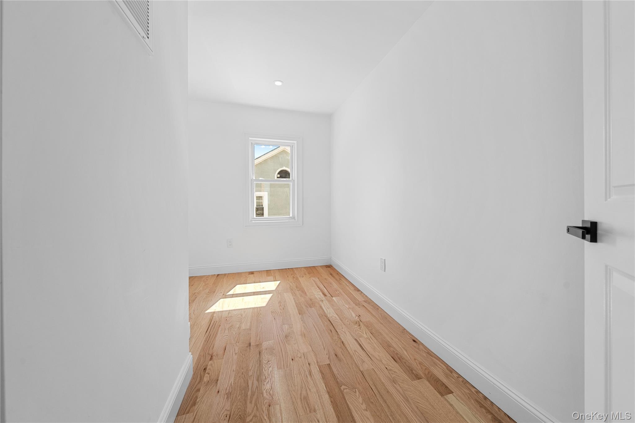 #13 photo, 87 Parsons Drive, 長島 Hempstead , NY 11550