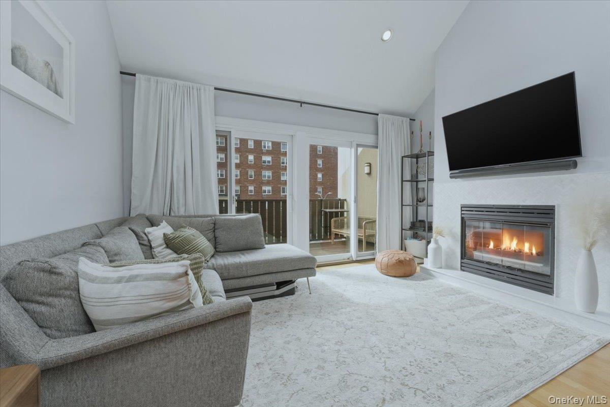 #5 photo, 379 W Broadway, מחוז נסאו Long Beach , NY 11561