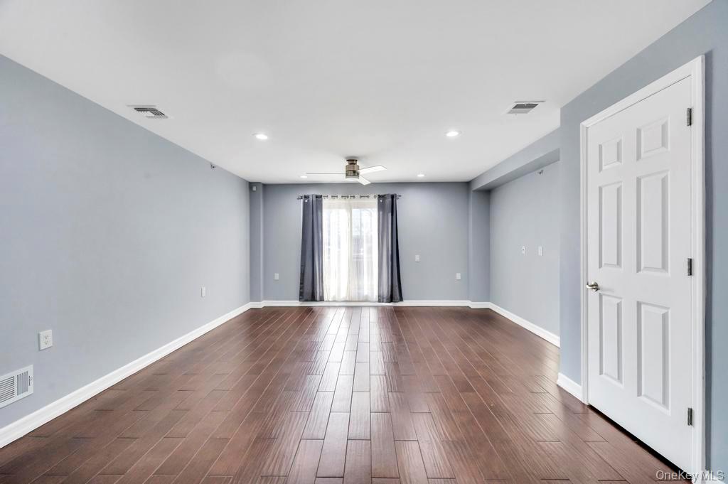 #2 photo, 10220 Rockaway Beach Boulevard, קווינס Rockaway Park , NY 11694