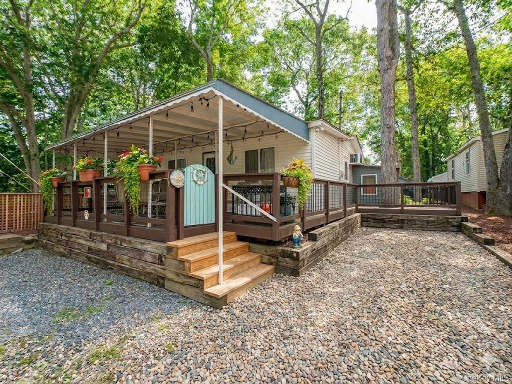 #1 photo, 15 Cottage Road, Саффолк ‖ Baiting Hollow , NY 11933