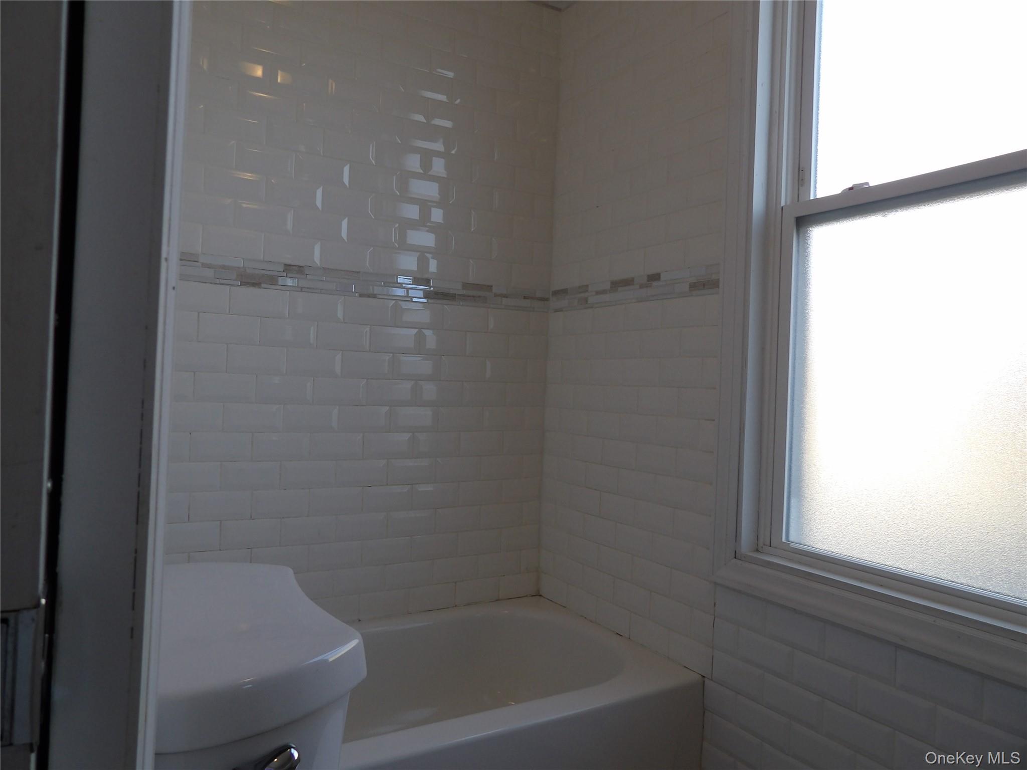 #5 photo, 170 N. Wellwood Avenue, 東長島 Lindenhurst , NY 11757