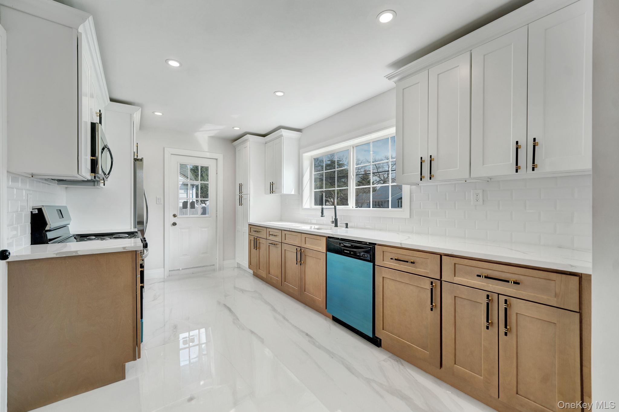 #10 photo, 40 Durhamoc Lane, सफ़ोक काउंटी North Babylon , NY 11703