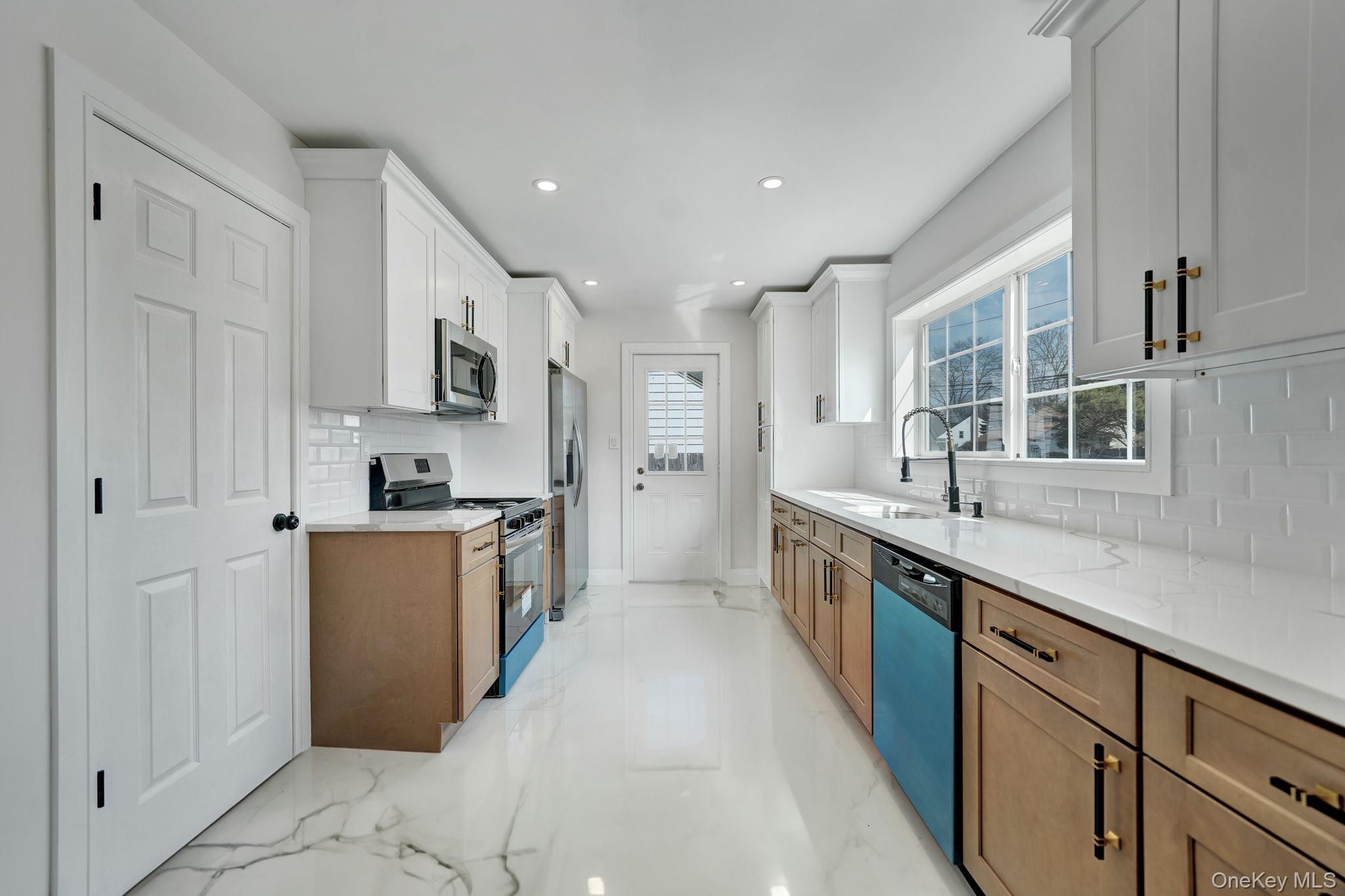 #11 photo, 40 Durhamoc Lane, सफ़ोक काउंटी North Babylon , NY 11703