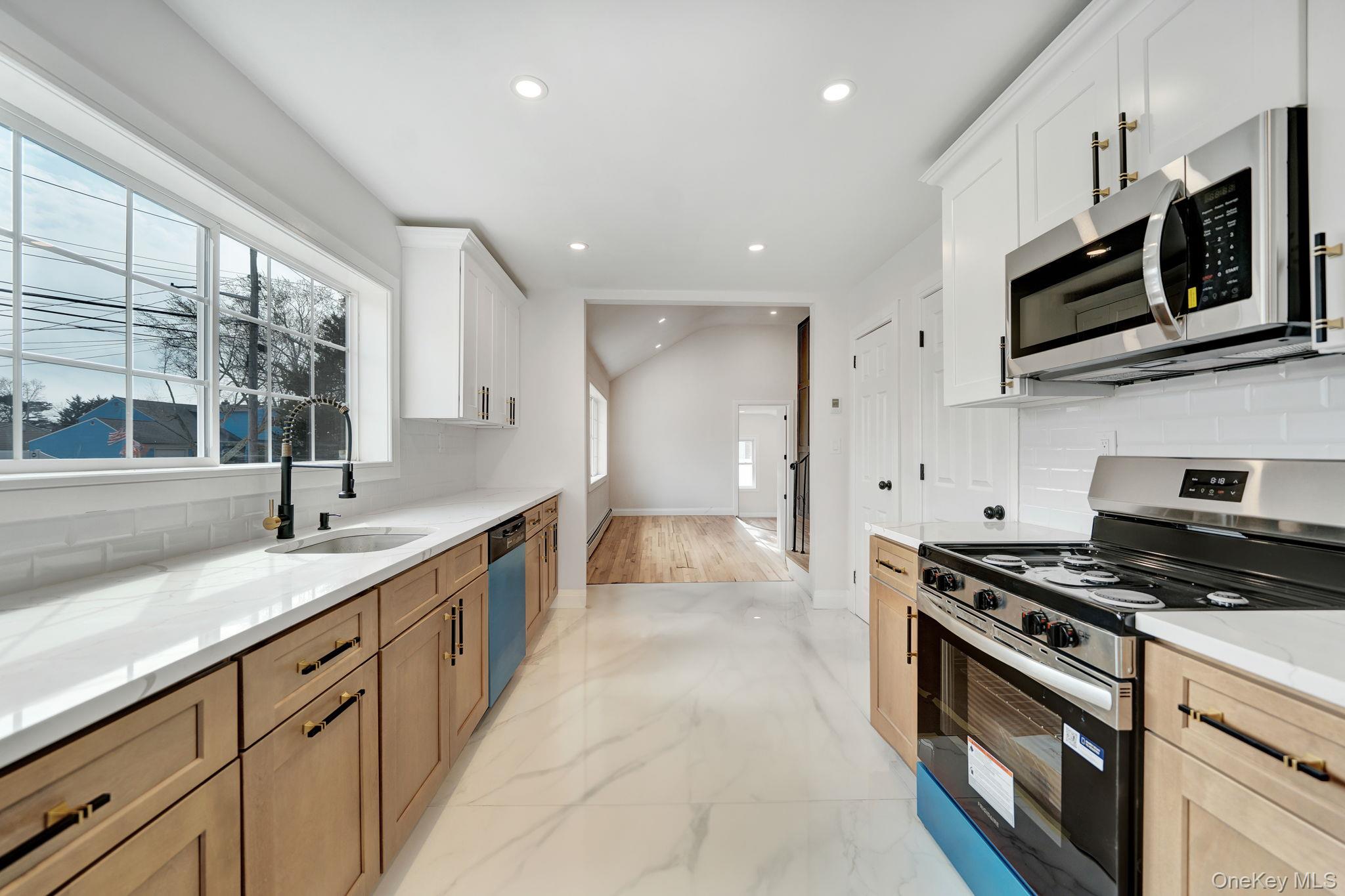 #13 photo, 40 Durhamoc Lane, सफ़ोक काउंटी North Babylon , NY 11703