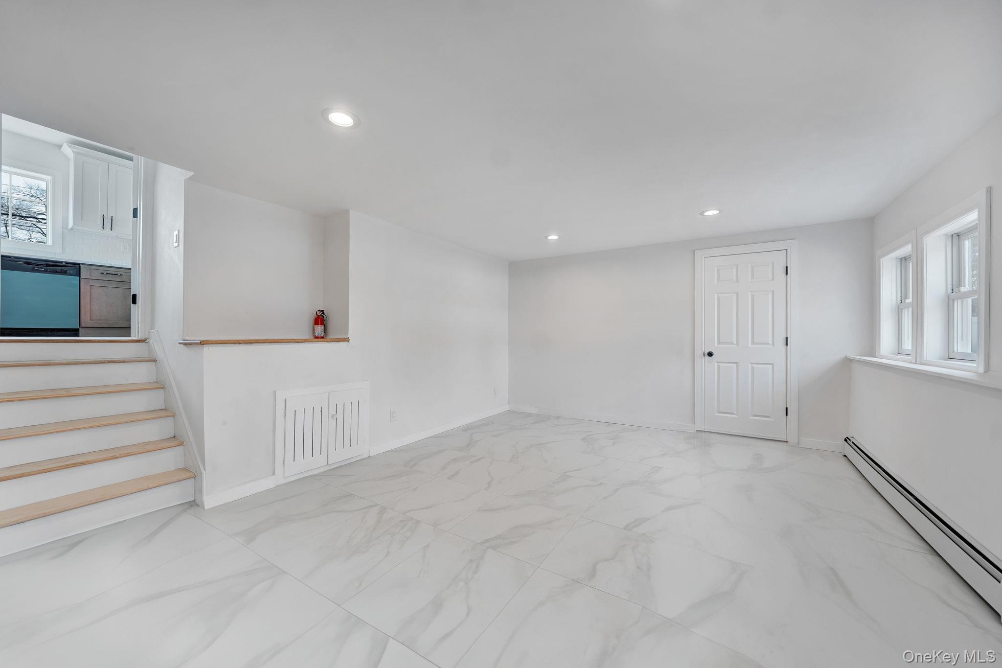 #16 photo, 40 Durhamoc Lane, सफ़ोक काउंटी North Babylon , NY 11703