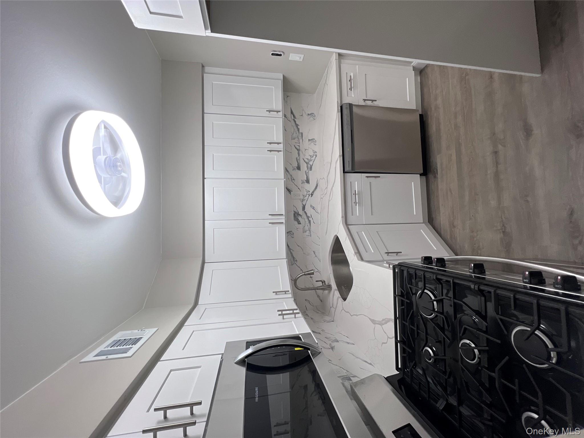 #4 photo, 305 Fairview Circle, Middle Island , NY 11953