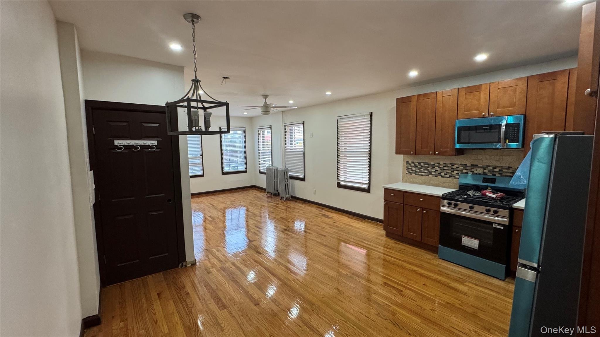 #4 photo, 686 E 98th Street, Brooklyn , NY 11236