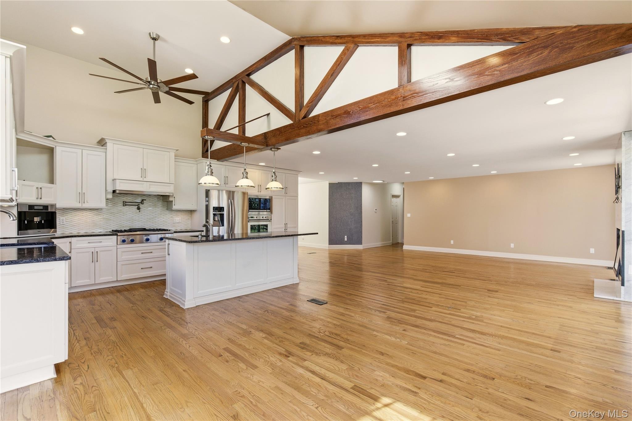 #11 photo, 24 Green Drive, מחוז נסאו Roslyn , NY 11576