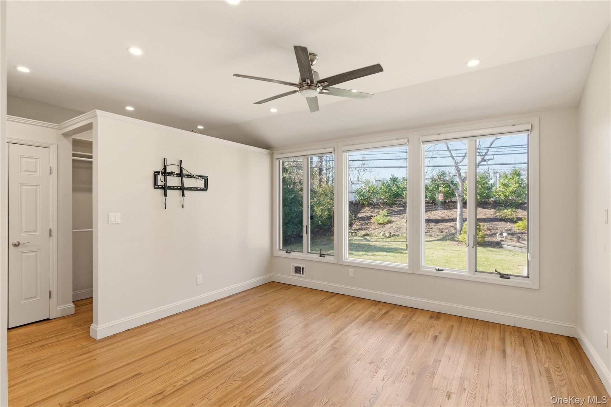 #14 photo, 24 Green Drive, מחוז נסאו Roslyn , NY 11576