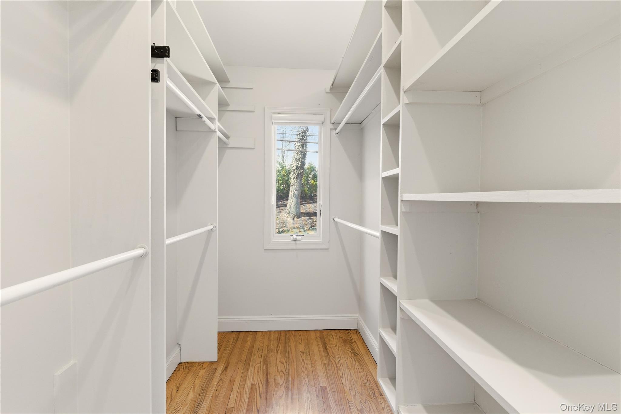 #15 photo, 24 Green Drive, מחוז נסאו Roslyn , NY 11576